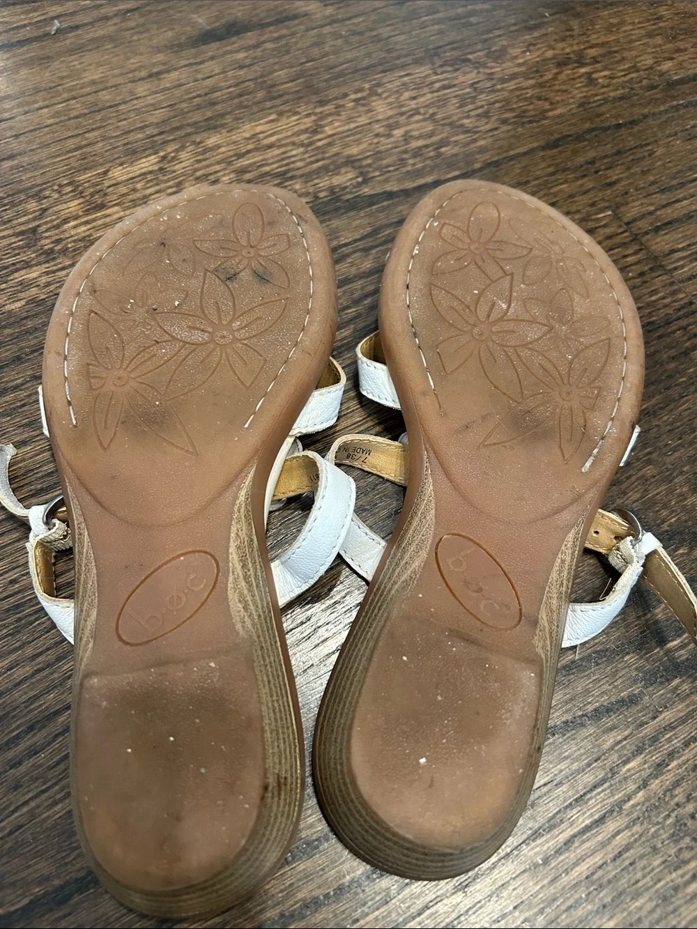 b.o.c. White Floral Leather Slide Sandals size 7 / 38 - Women's
